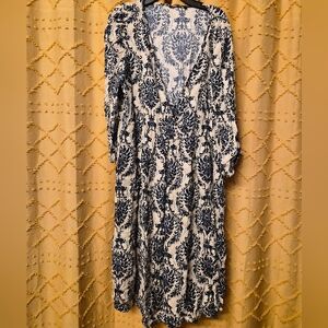 🙊 3/$30 BloomChic Navy and Cream Midi Dress